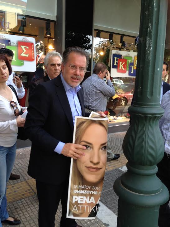 ΦΩΤΟ- Κατέβασε αφίσα της Δούρου ο Κουμουτσάκος