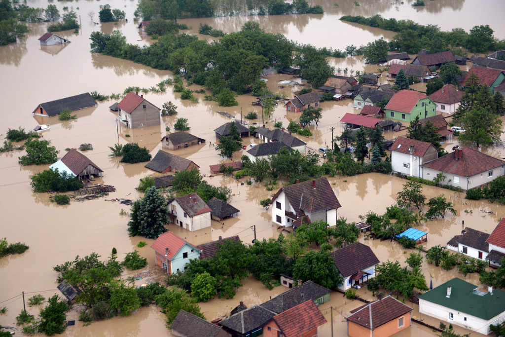 Σερβία-Ακατάλληλα 1.700 σπίτια