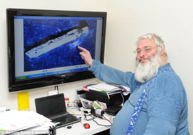 ΦΩΤΟ-Ισχυρίζεται ότι βρήκε τα συντρίμμια του Boeing