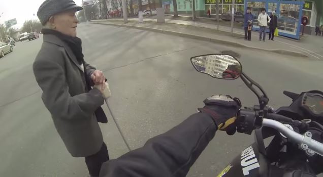 ΒΙΝΤΕΟ-Ο καλός… μοτοσικλετιστής