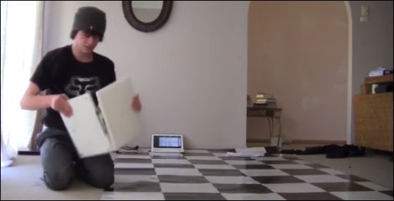 ΒΙΝΤΕΟ-Χορευτής breakdance καταστρέφει λάπτοπ