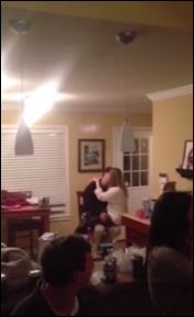 ΒΙΝΤΕΟ-“Ζαλίστηκαν” από τα φιλιά