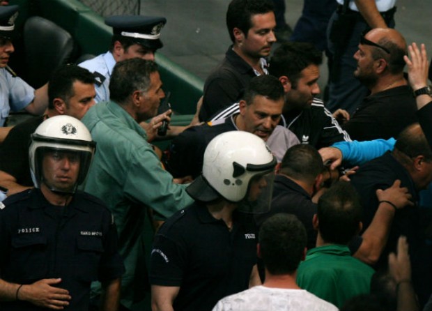 Φυγάδευσαν τους διαιτητές στο ΟΑΚΑ