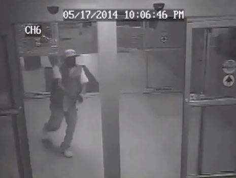 ΒΙΝΤΕΟ-Ένοπλος πυροβολεί στο ψαχνό στο Queens