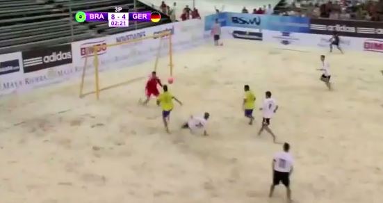 ΒΙΝΤΕΟ-Απίστευτο γκολ σε αγώνα beach soccer