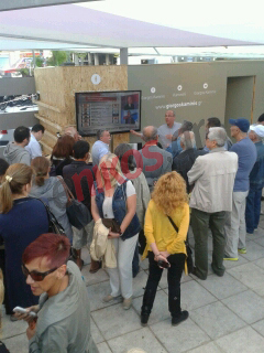 ΤΩΡΑ-ΦΩΤΟ- Στο εκλογικό κέντρο του Καμίνη