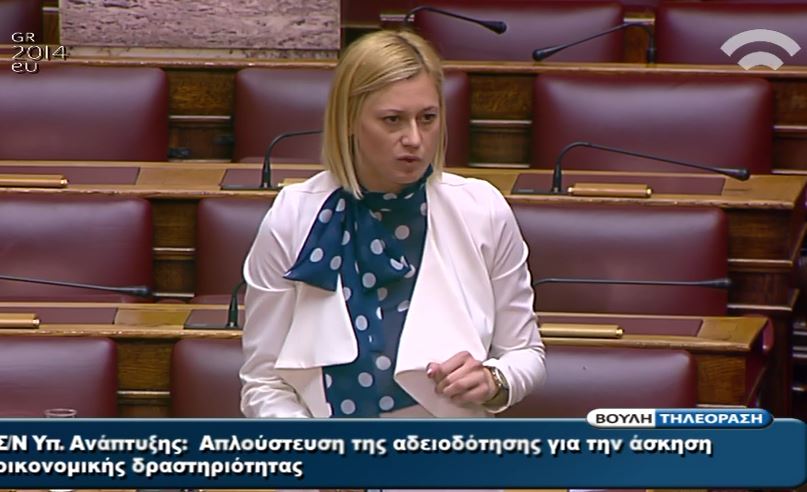 ΦΩΤΟ-Το πουά πουκάμισο της Ραχήλ Μακρή