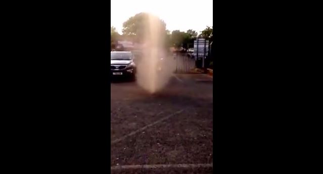 ΒΙΝΤΕΟ-Κονιορτοστρόβιλος σε πάρκο της Μ. Βρετανίας