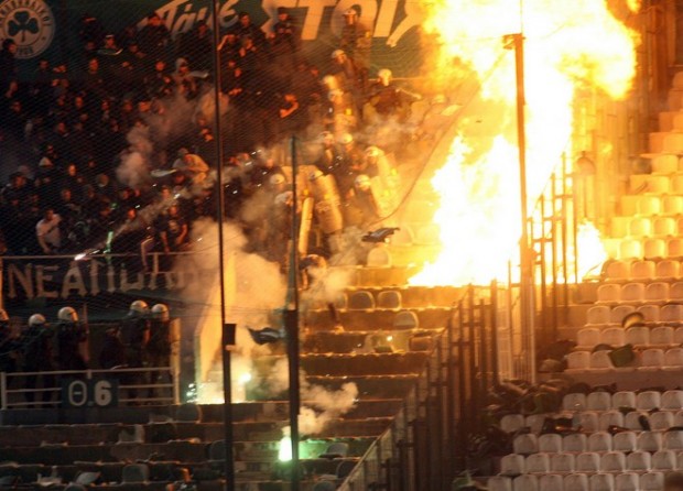 ΦΩΤΟ-Μολότοφ στους οπαδούς τους ΠΑΟΚ