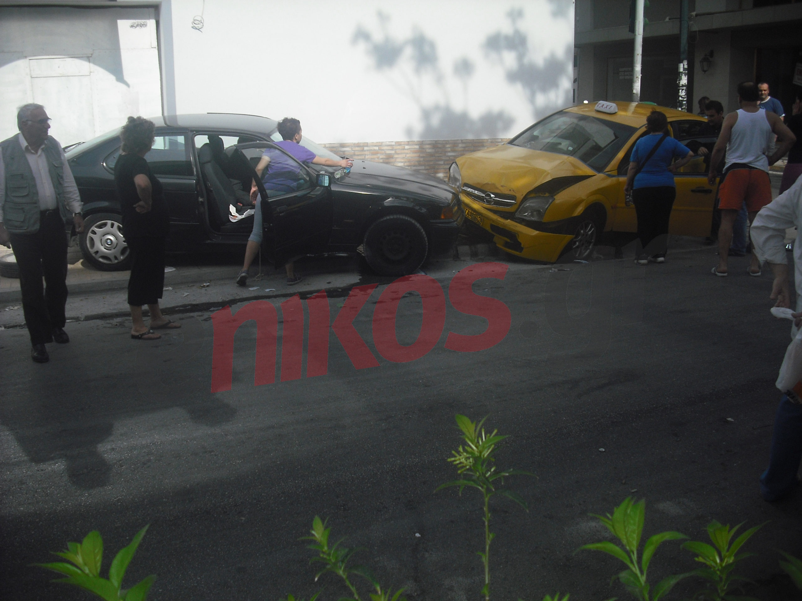 ΦΩΤΟ-Σφοδρό τροχαίο στα Ταμπούρια