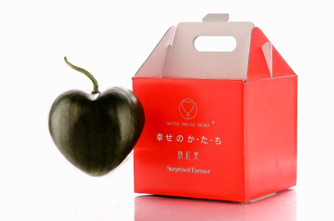 perierga.gr - Καρπούζι σε σχήμα καρδιάς!