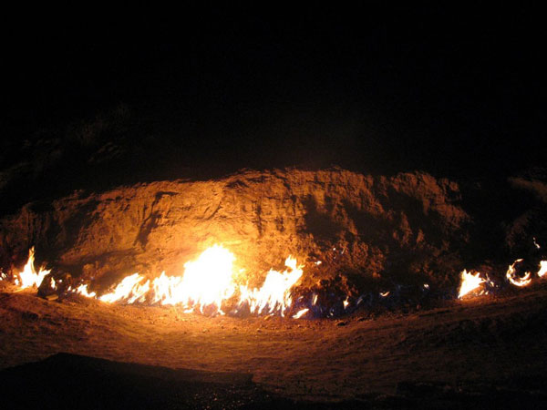 perierga.gr - Το παράξενο βουνό που... καίγεται διαρκώς! perierga.gr - Το παράξενο βουνό που... καίγεται διαρκώς!