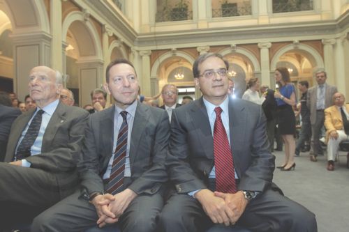 ΦΩΤΟ-Συνομιλία Χαρδούβελη-Στουρνάρα