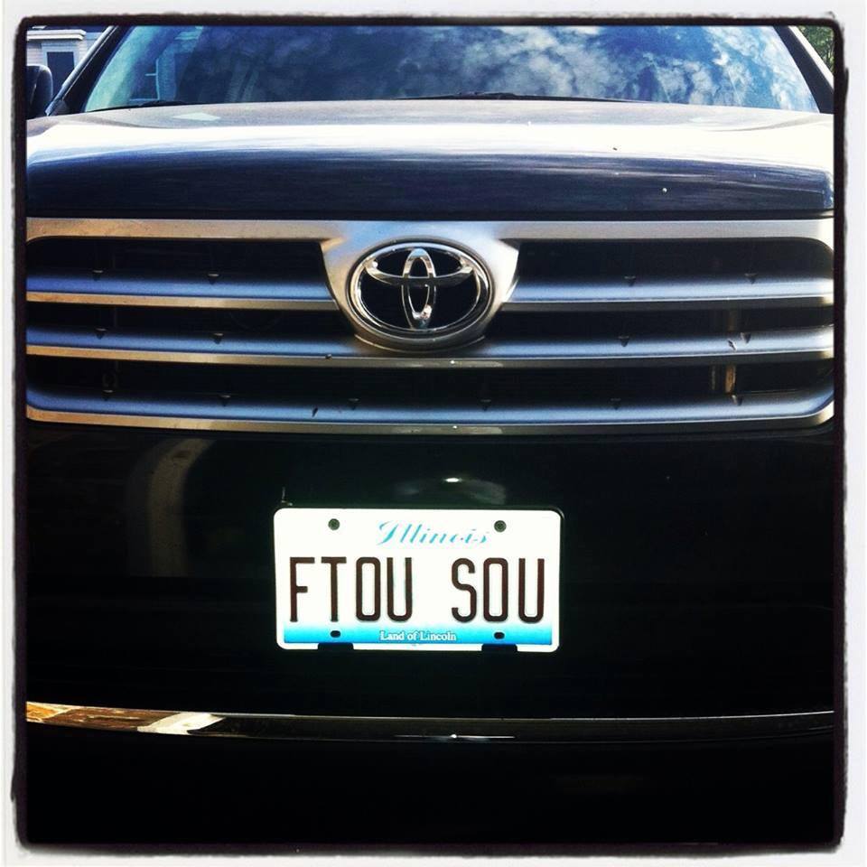 ΦΩΤΟ-Νέες ξεκαρδιστικές πινακίδες στα ΙΧ των ομογενών