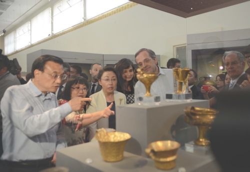 ΦΩΤΟ-Ο θαυμασμός του Κινέζου Πρωθυπουργού για το Εθνικό Αρχαιολογικό Μουσείο