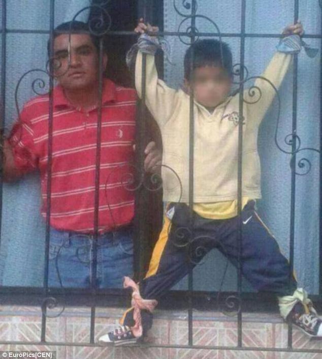 Σοκ-Η Μεξικανή που έδεσε στο μπαλκόνι τον 4χρονο γιο της