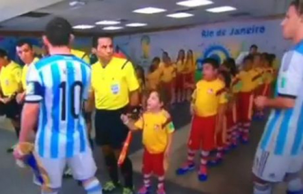 Ο Μέσι «σνόμπαρε» πιτσιρικά