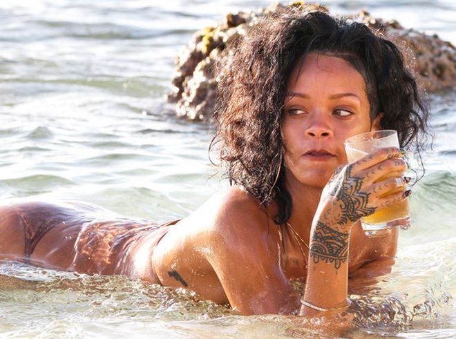 ΦΩΤΟ-Η Ριάνα… twittάρει ασταμάτητα για το Μουντιάλ