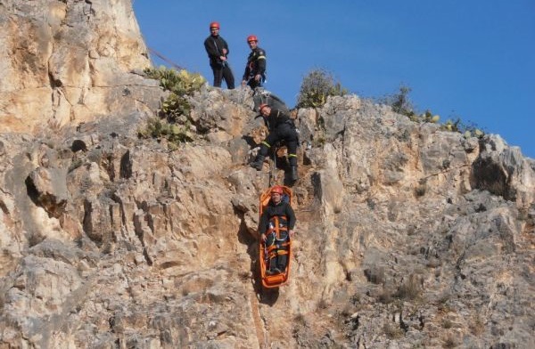 Ανέσυραν τον ορειβάτη που είχε τραυματιστεί στη Γκιώνα