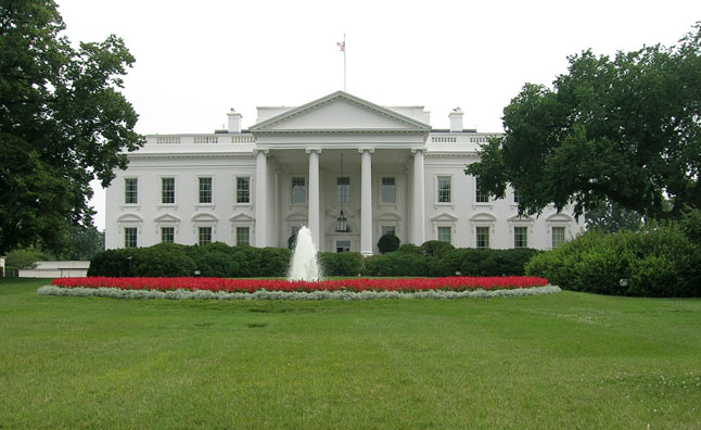 Ο Μορίς Όμπστφελντ στο συμβούλιο του Λευκού Οίκου