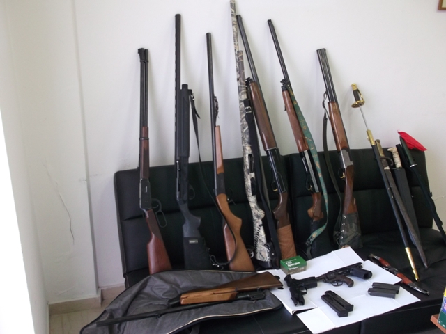 ΦΩΤΟ-Ολόκληρο …οπλοστάσιο είχε 41χρονος