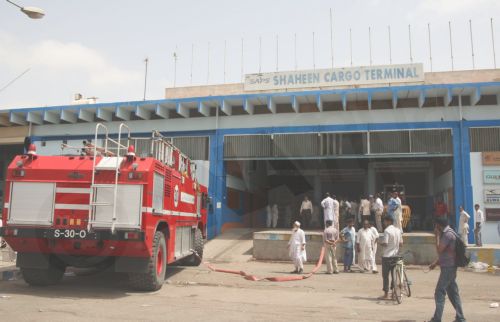 Καράτσι-Στρατός στο αεροδρόμιο