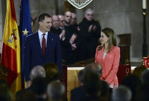 Υπέρ της μοναρχίας οι Ισπανοί