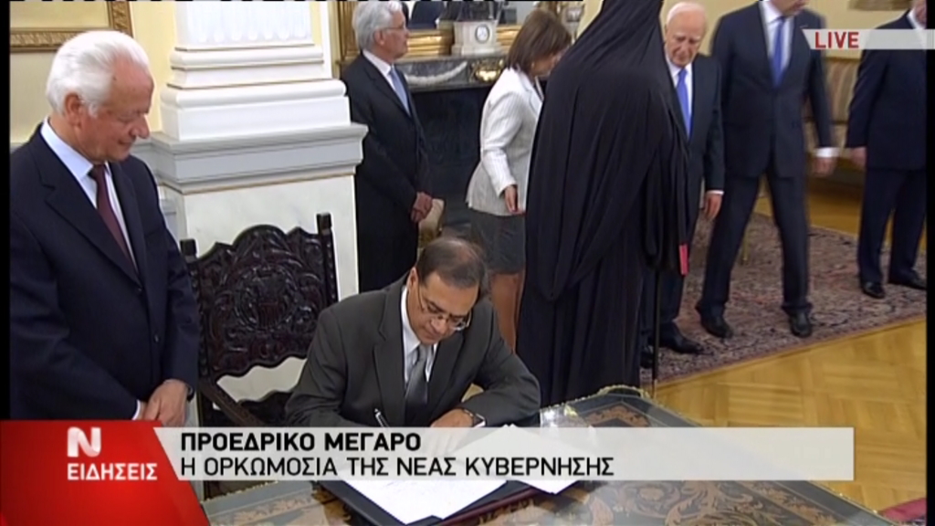 ΦΩΤΟ-Ορκίστηκε ο νέος “τσάρος” της Οικονομίας