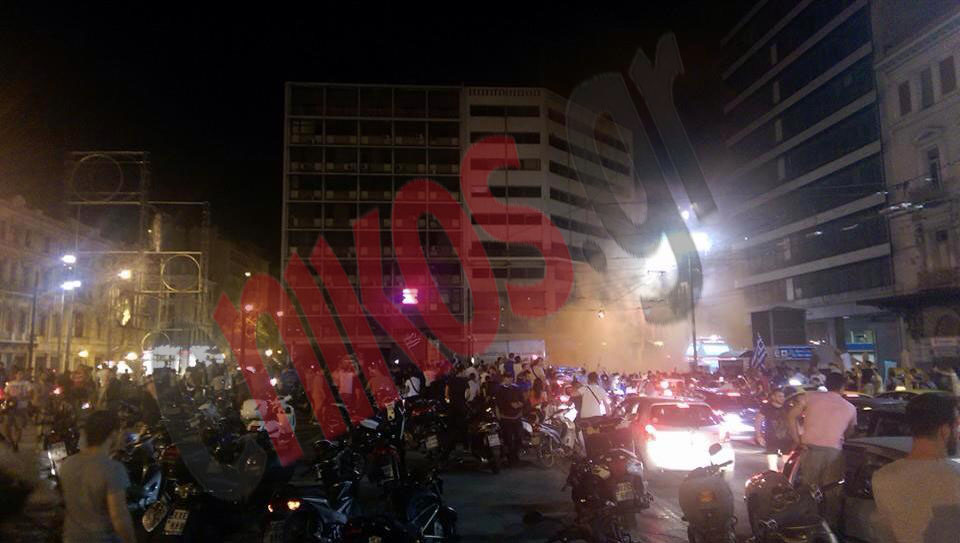 ΦΩΤΟ-Λαοθάλασσα στην Ομόνοια