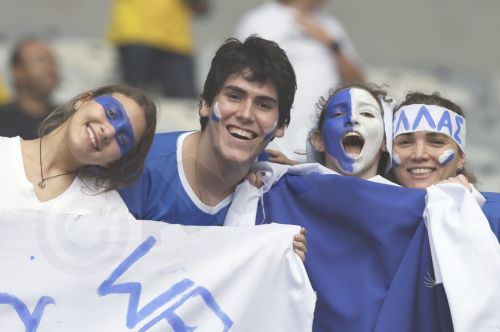 ΦΩΤΟ-“Άρωμα” Ελλάδας στις κερκίδες του Μινεϊράο