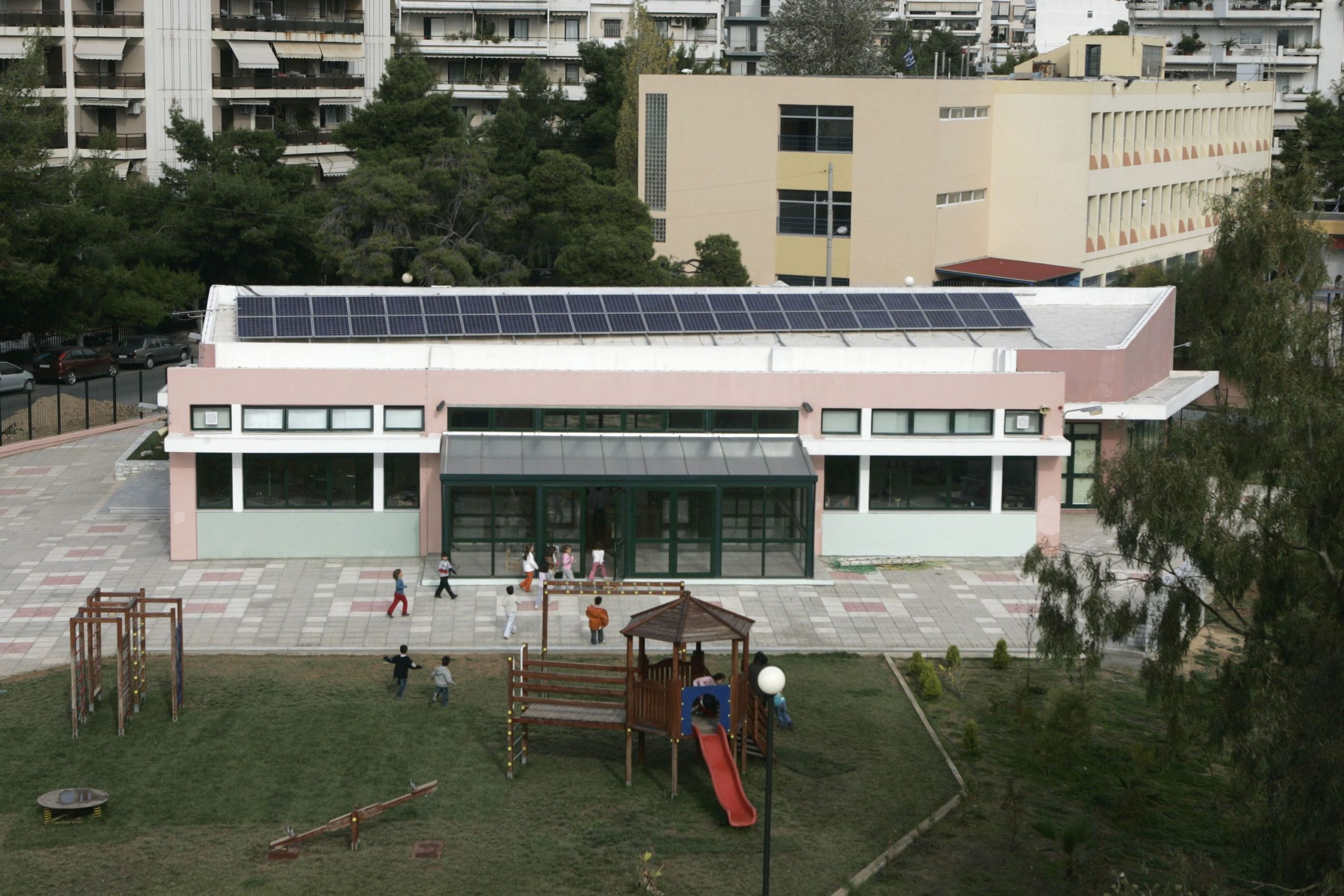 Φωτοβολταϊκά σε σχολεία