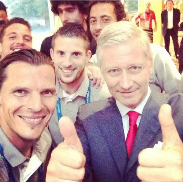 ΦΩΤΟ-H selfie του Μιραλάς με το Βασιλιά του Βελγίου