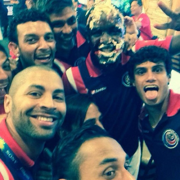 ΦΩΤΟ-Η τούρτα στο… πρόσωπο του Κάμπελ