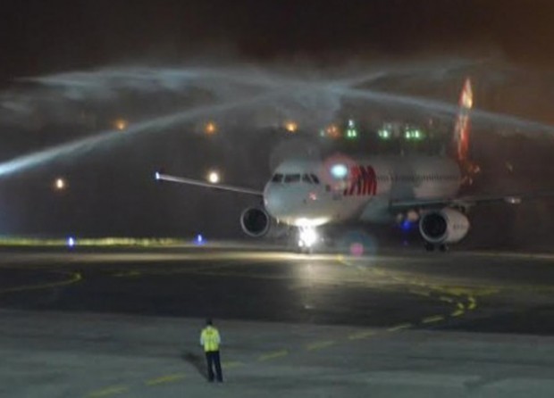 Υποδοχή με αψίδες νερού για την Εθνική