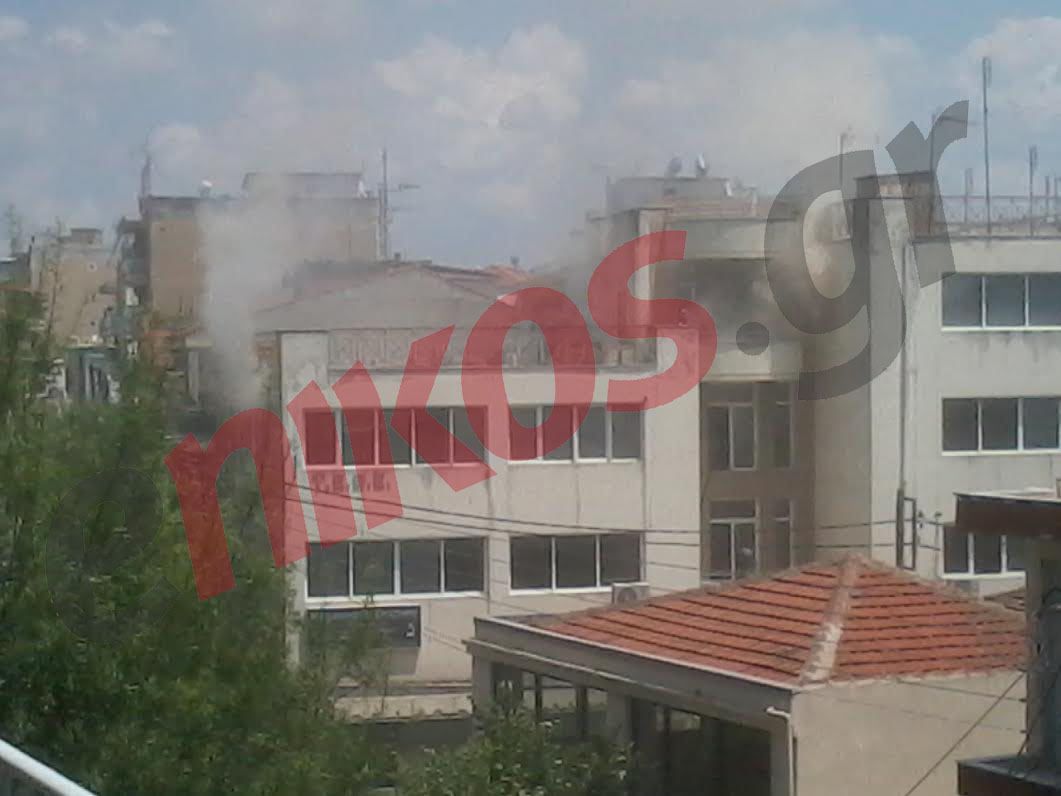 ΦΩΤΟ-Φωτιά στα γραφεία του ΟΑΕΕ στο Κιλκίς