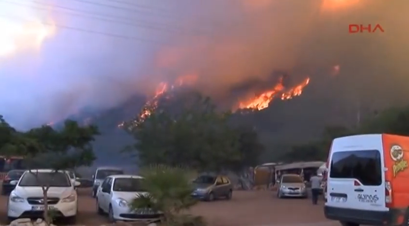 Μεγάλη πυρκαγιά στην Αττάλεια
