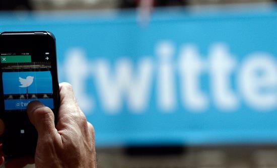 ΒΙΝΤΕΟ-Κολλημένοι με τα social media οι νέοι υπουργοί