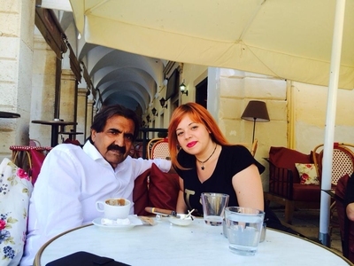 ΦΩΤΟ-Καντάδα στον Εμίρη του Κατάρ από τους Κερκυραίους