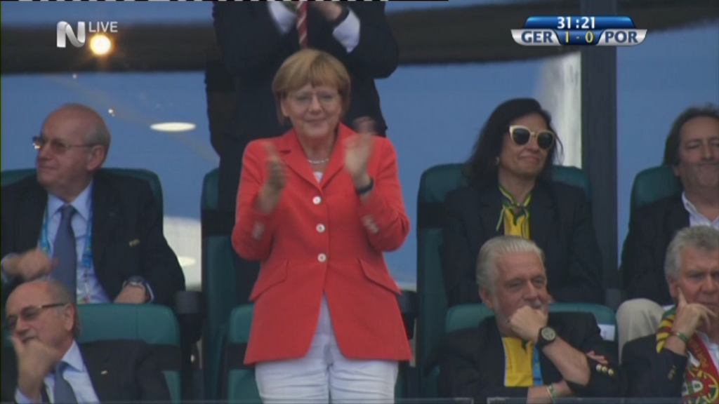 ΦΩΤΟ-Οι πανηγυρισμοί της Μέρκελ