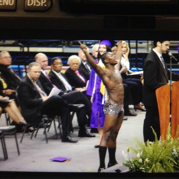 ΒΙΝΤΕΟ-Το στριπτίζ του στέρησε το πτυχίο