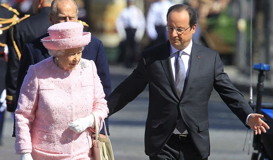 ΦΩΤΟ-Η βασίλισσα Ελισάβετ στο Παρίσι