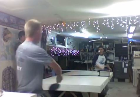 ΒΙΝΤΕΟ-Τον έβγαλε… νοκ άουτ σε αγώνα πινγκ πονγκ