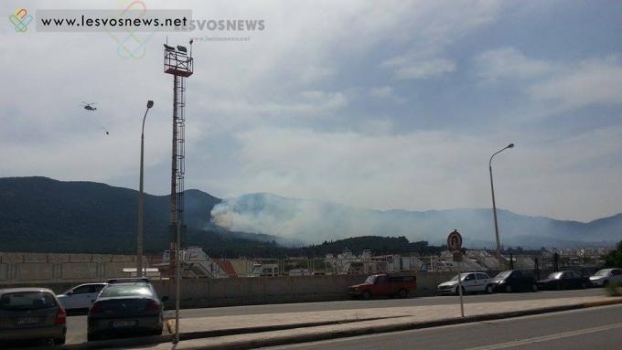 ΦΩΤΟ-Σε εξέλιξη η φωτιά στη Λέσβο