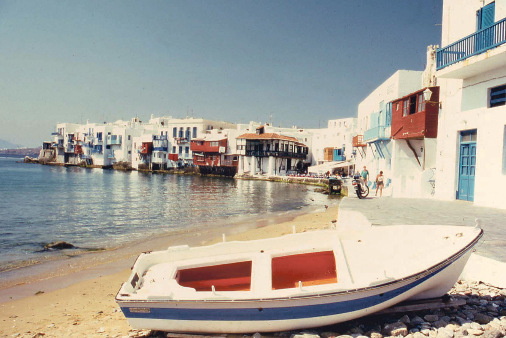 Πέφτουν οι τιμές στα εξοχικά