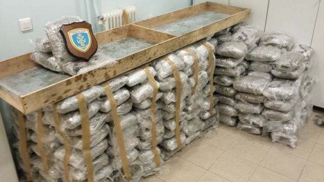 ΦΩΤΟ-Κατασχέθηκαν 350 κιλά χασίς