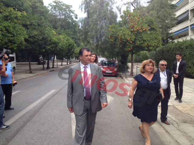 ΦΩΤΟ-Πρώτος στο Προεδρικό έφτασε ο Ορφανός