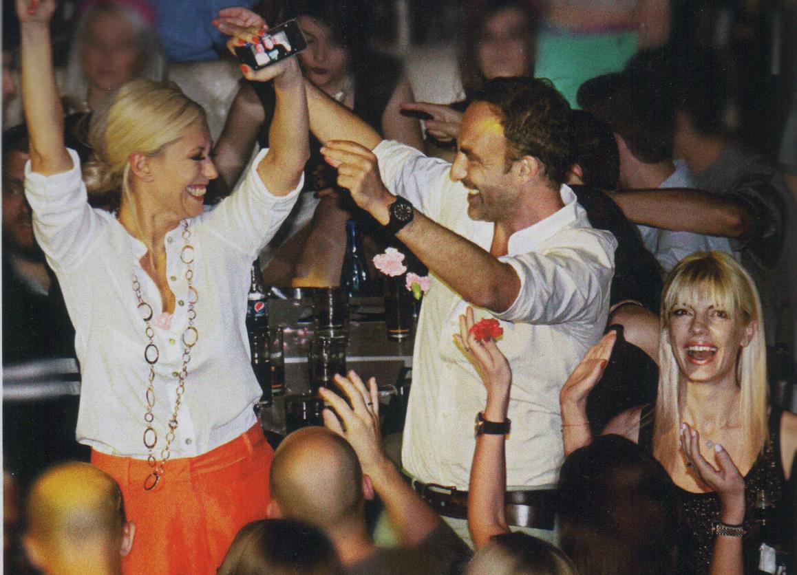 ΦΩΤΟ-Η έξοδος του Αλιάγα στα μπουζούκια