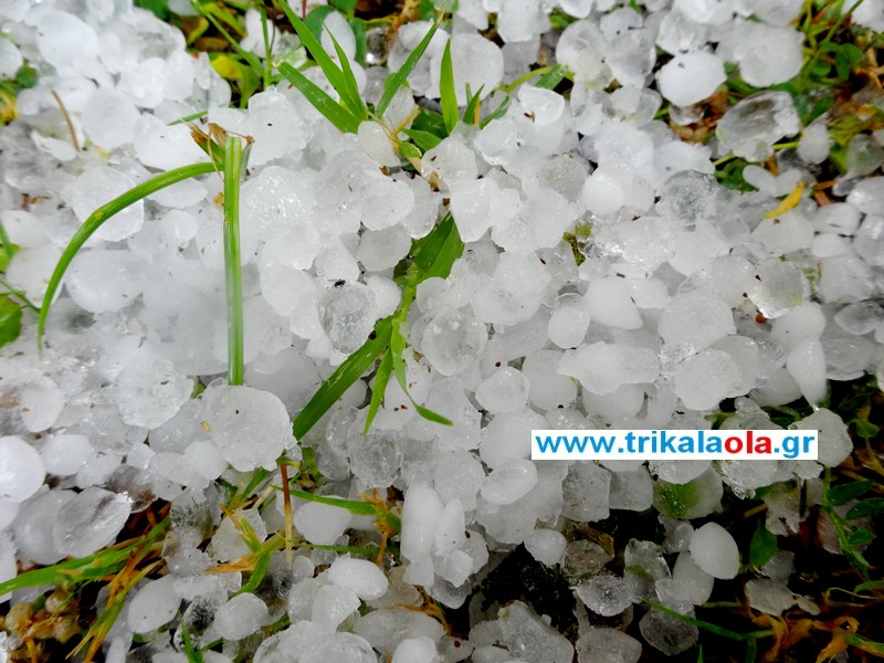 ΒΙΝΤΕΟ- Προβλήματα από το χαλάζι στα Τρίκαλα