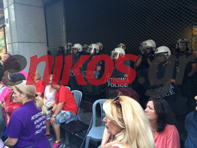 Ορίστηκε συνάντηση των καθαριστριών με τον Σταϊκούρα