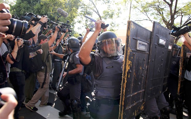 Σοβαρά επεισόδια με τραυματίες στη Βραζιλία